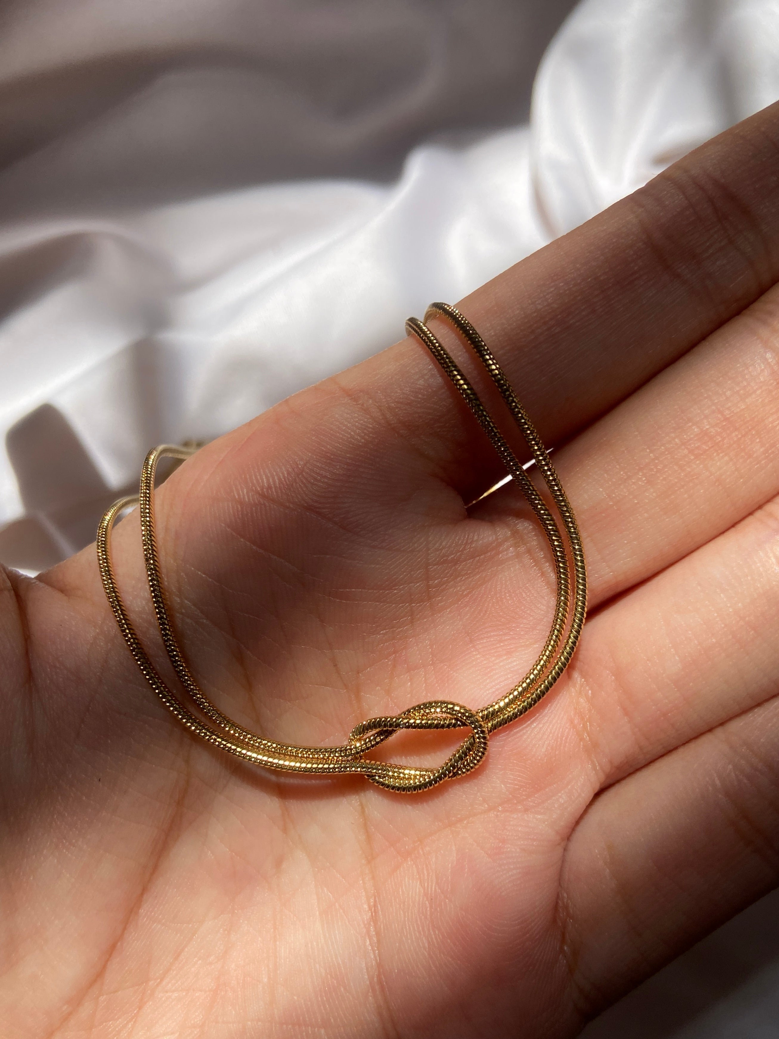 Gold-plated anti-tarnish knotted chain layered necklace in stainless steel, elegant minimal-luxe jewelry for women, perfect for everyday and special occasions.