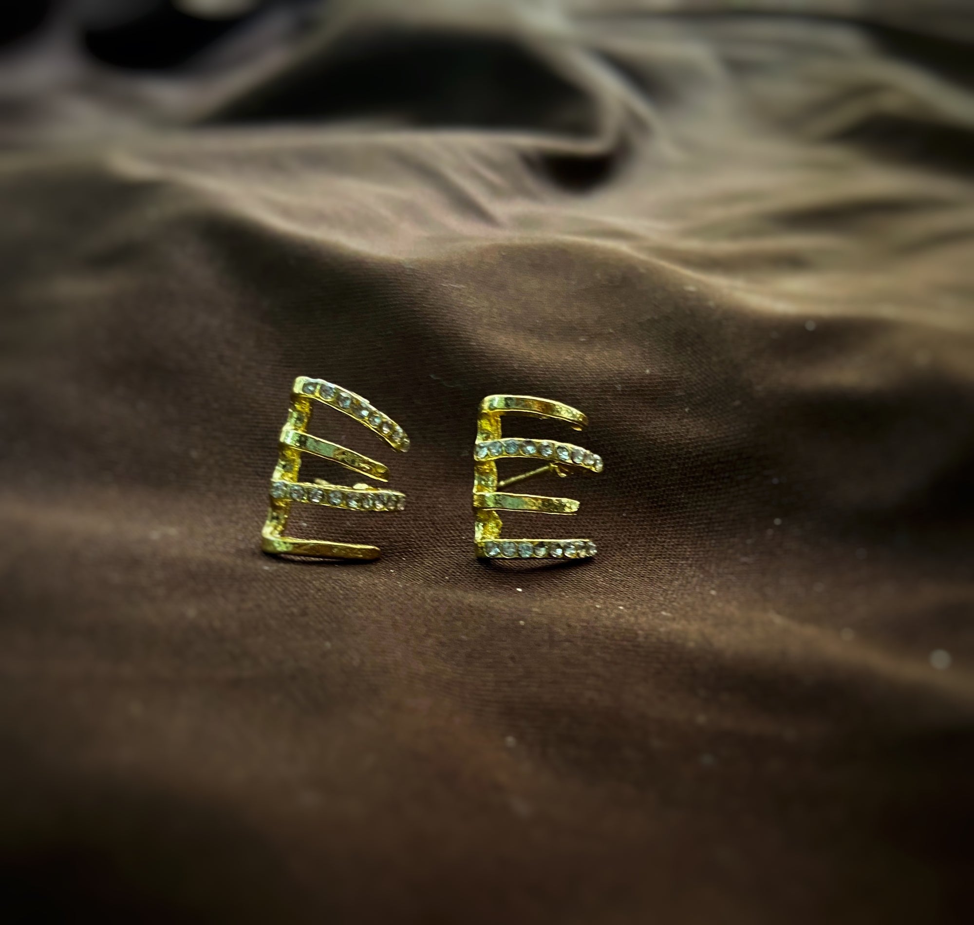 Claw earring
