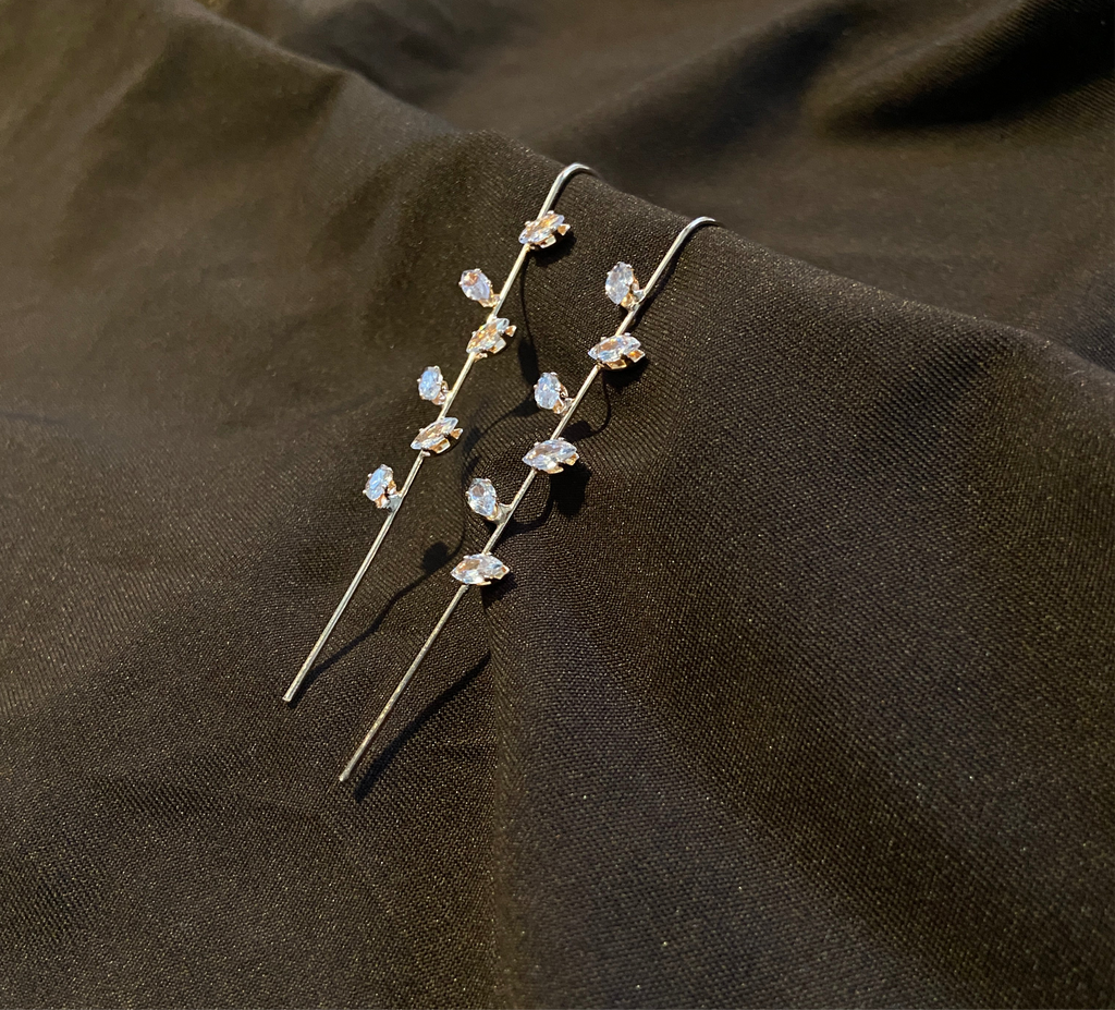 Floral earcuff