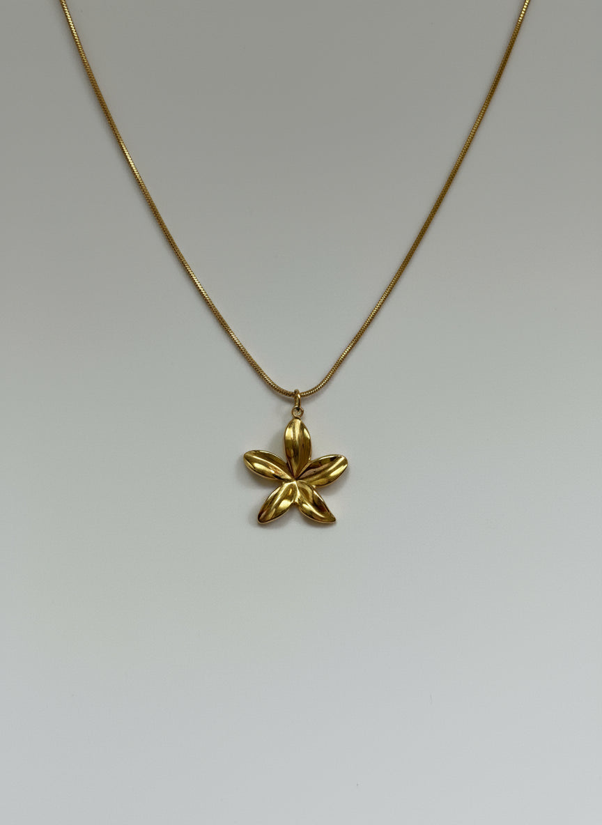 Gold anti tarnish necklace with a floral pendant 