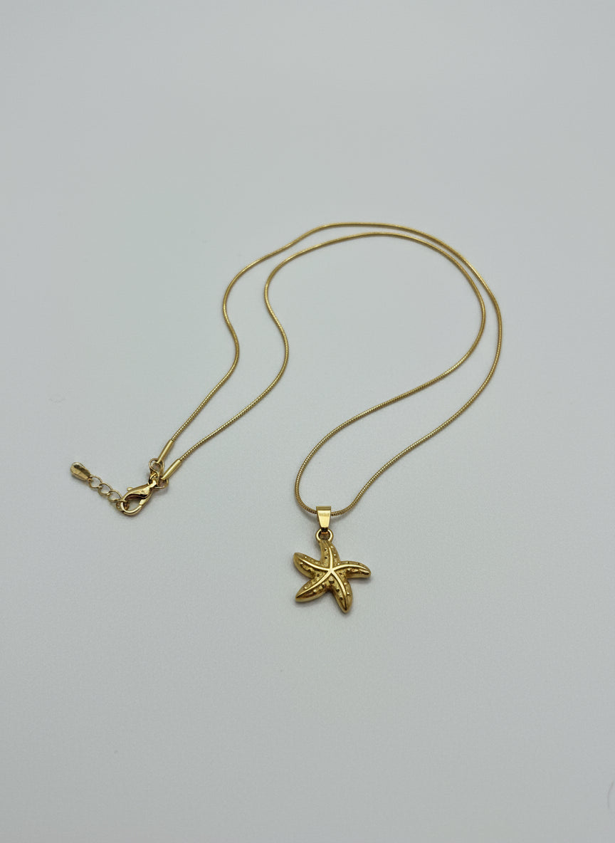 Gold antitarnish necklace with a starfish pendant