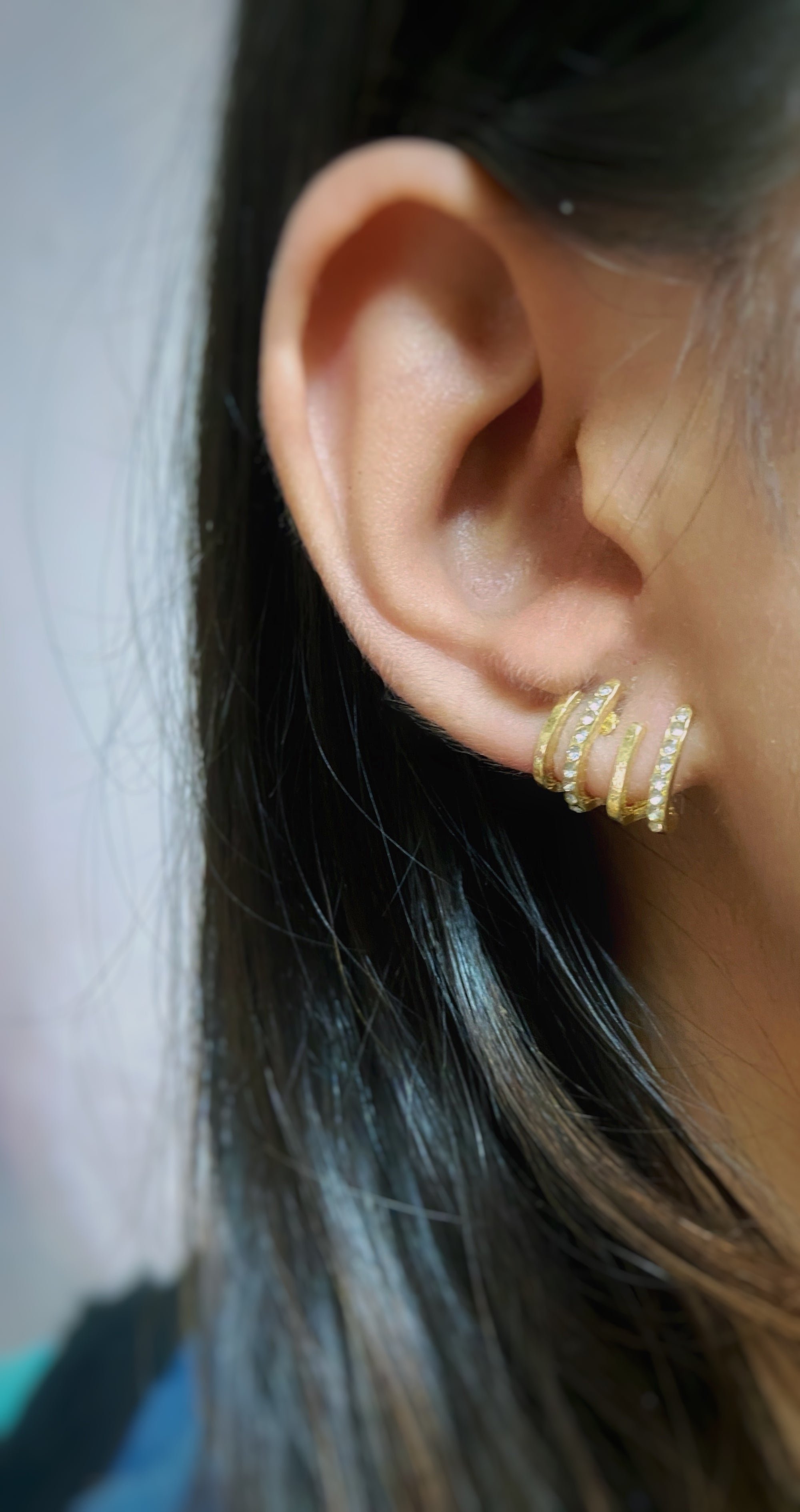Claw earring