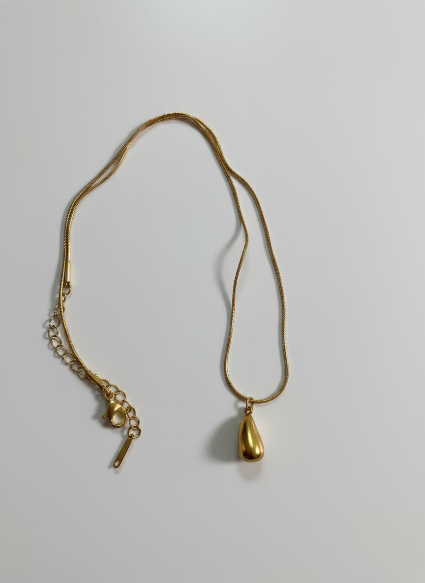 Teardrop anti tarnish everyday minimal necklace