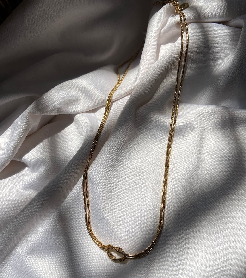Gold-plated anti-tarnish knotted chain layered necklace in stainless steel, elegant minimal-luxe jewelry for women, perfect for everyday and special occasions.
