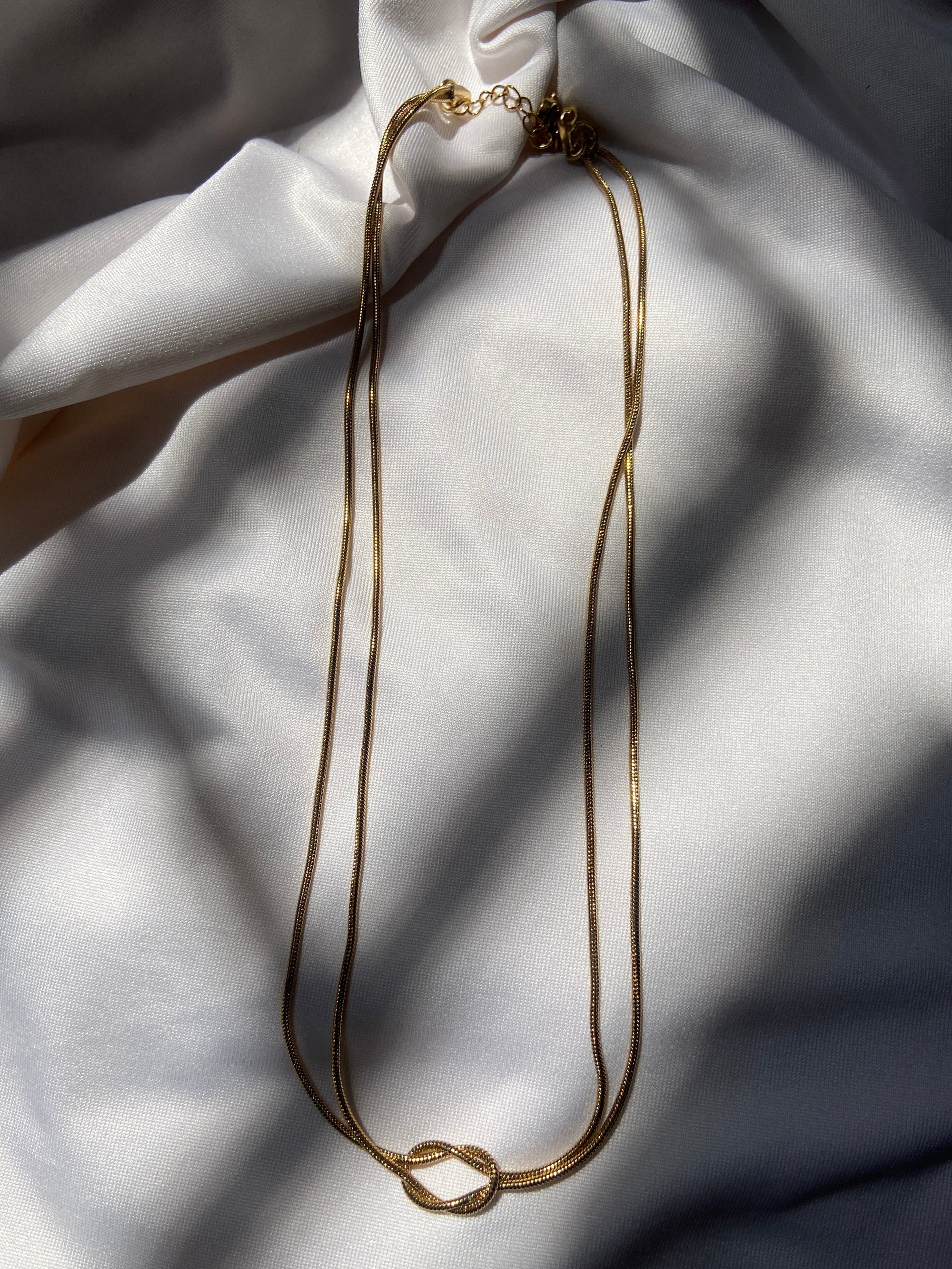 Gold-plated anti-tarnish knotted chain layered necklace in stainless steel, elegant minimal-luxe jewelry for women, perfect for everyday and special occasions.