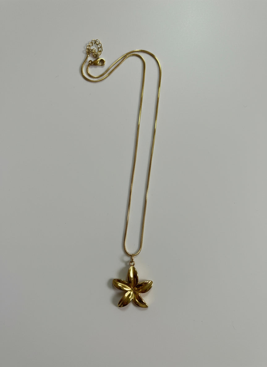 Gold anti tarnish necklace with a floral pendant 